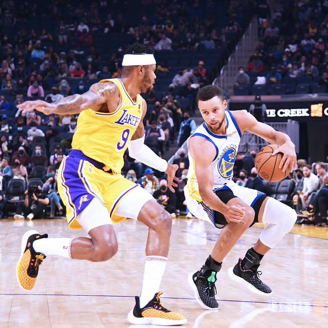 五连胜！巴特勒5分又何妨，库里狂轰56分，创造新纪录